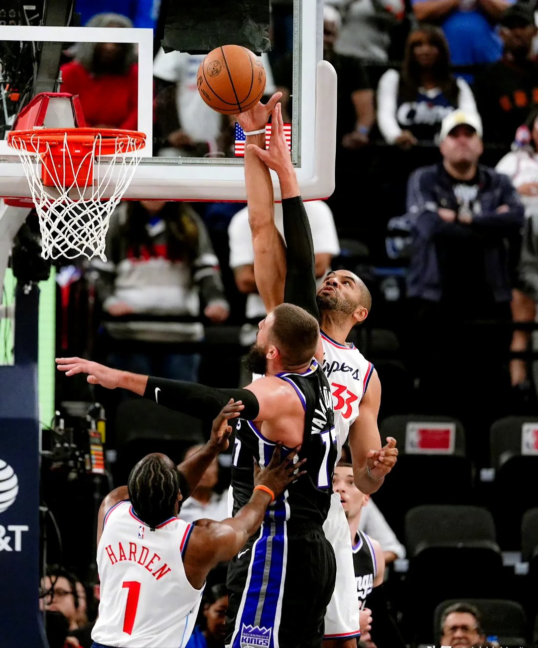 熊猫tv包含洛杉矶快船发布备战花絮，冲刺阶段外线爆发，葡超任务艰巨，训练强度明显提升的词条